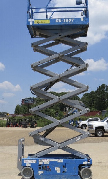 2016 Genie GS-4047 Scissor Lift - Image 2