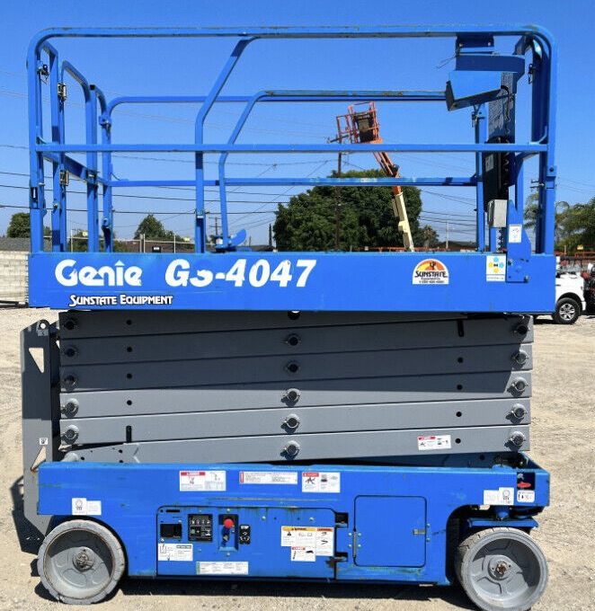 2016 Genie GS-4047 Scissor Lift - Image 2