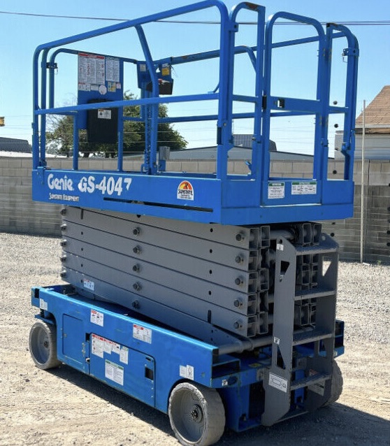 2016 Genie GS-4047 Scissor Lift - Image 3