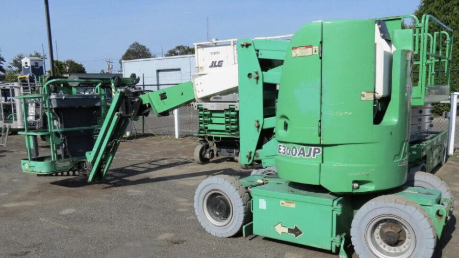 2016 JLG E300AJP