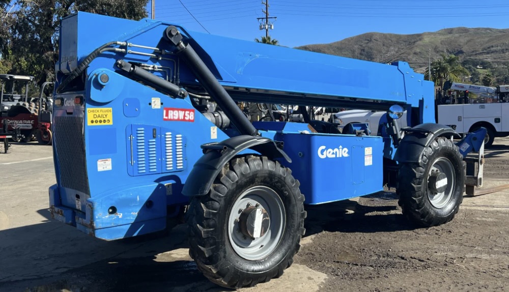 2015 Genie GTH 1056 Telehandler - Image 4