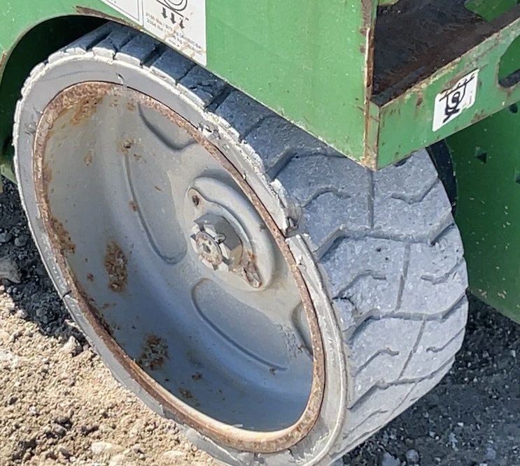 2015 Genie GS-2646 Scissor Lift - Image 3