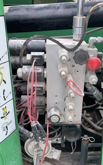 2016 JLG E400AJPN - Image 3