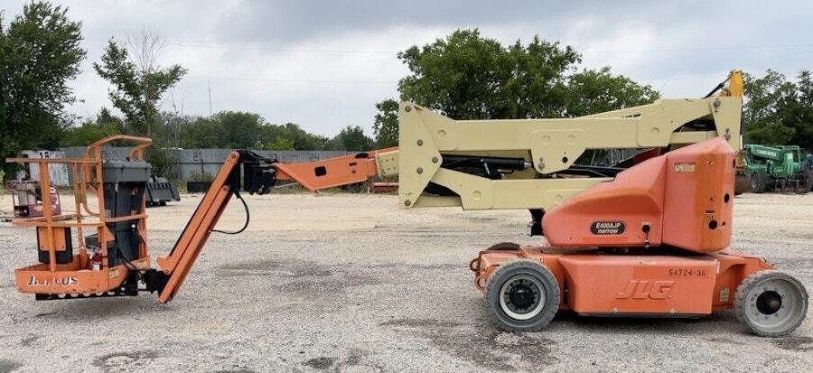 2014 JLG E400AJ