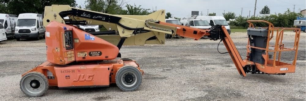 2014 JLG E400AJ - Image 4