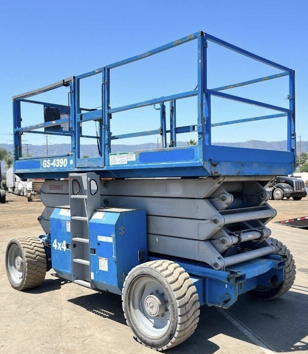 2015 Genie GS-4049 - Image 4