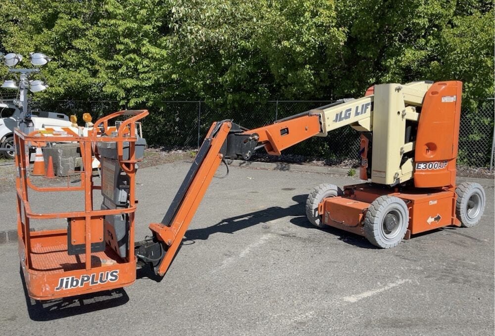 2019 JLG E300AJP Boom Lift
