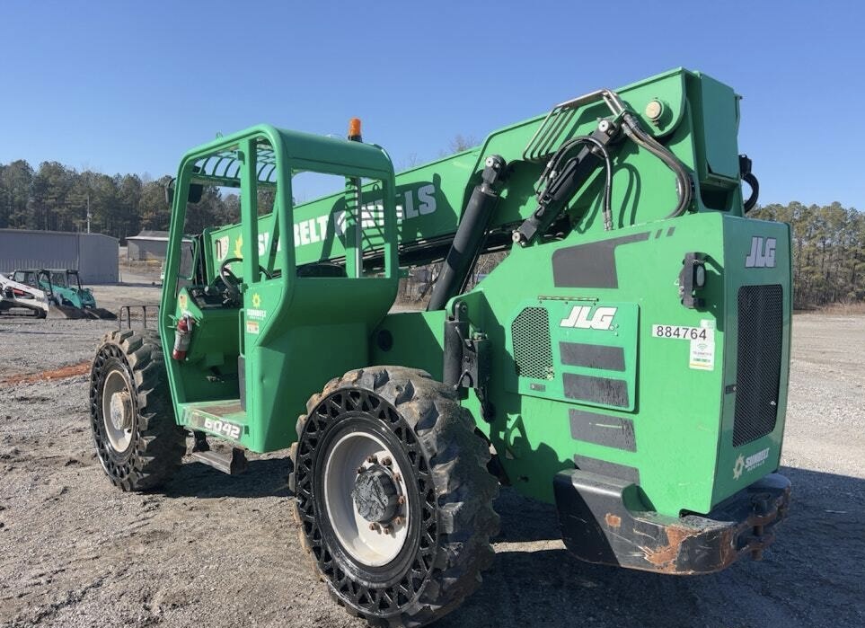 2017 Skytrak 8042 Telehandler - Image 3