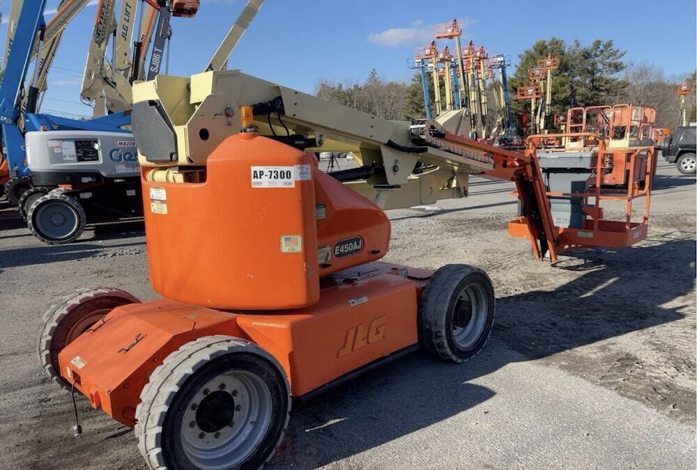 2011 JLG E450AJP - Image 3