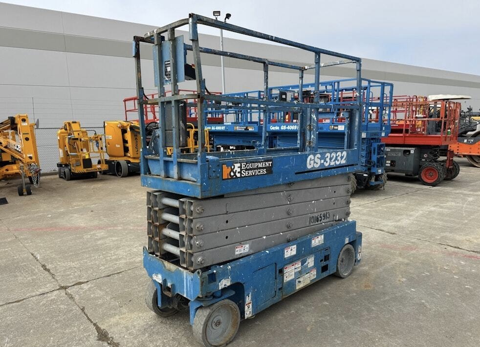 2017 Genie GS-3232 Scissor Lift - Image 4