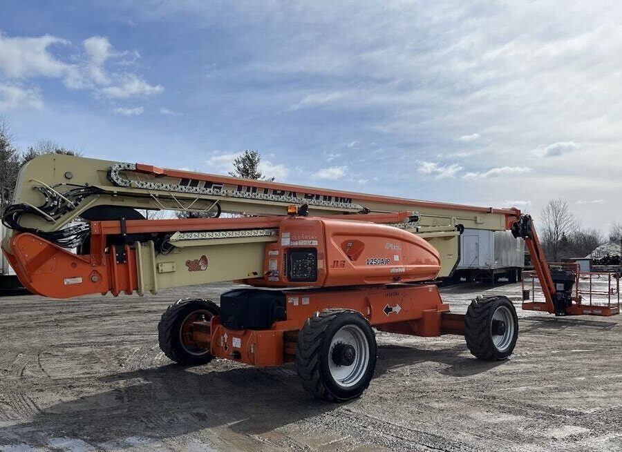 2012 JLG 1250AJP