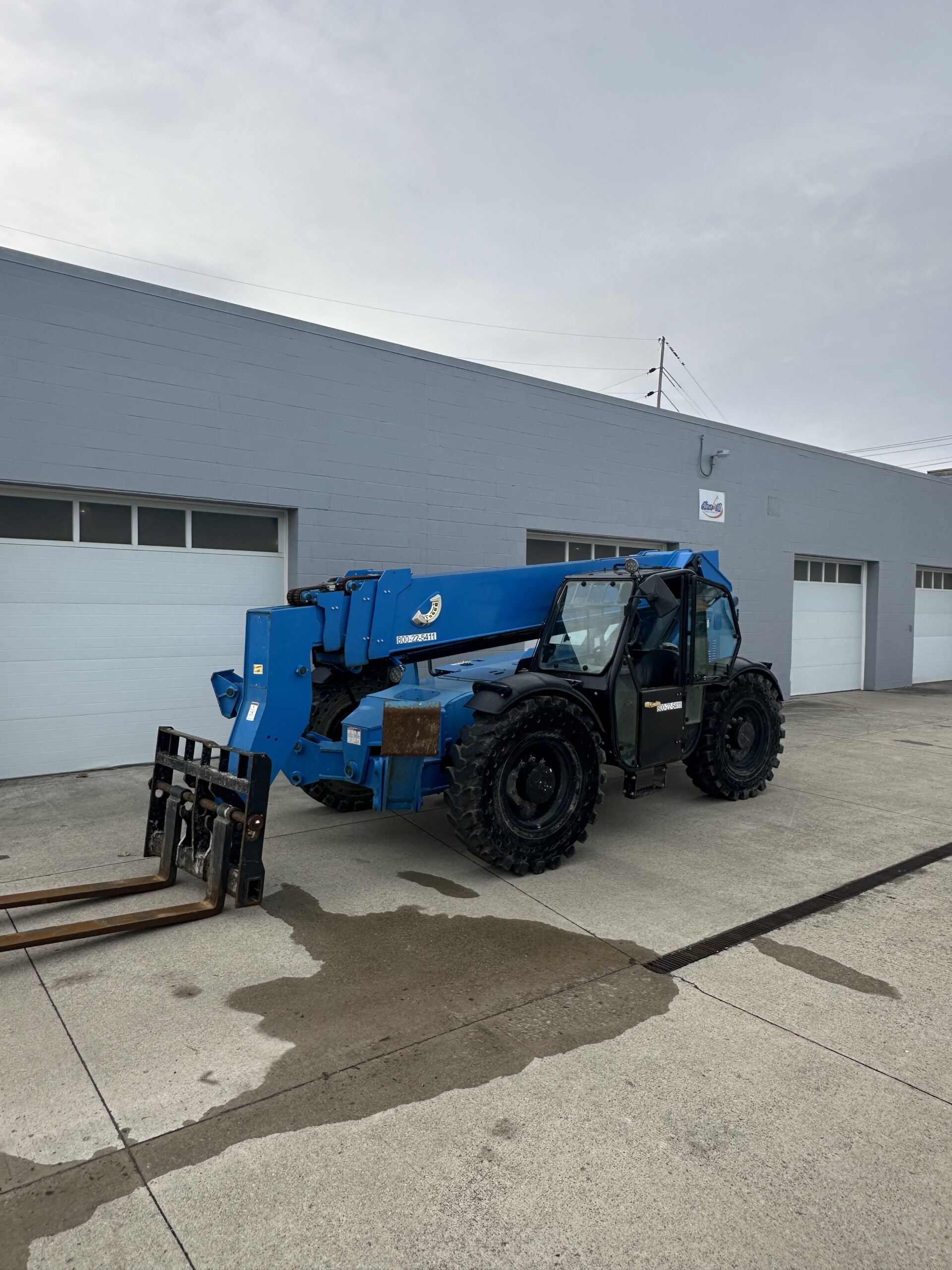 2019 Genie GTH 1056 Telehandler - Image 2